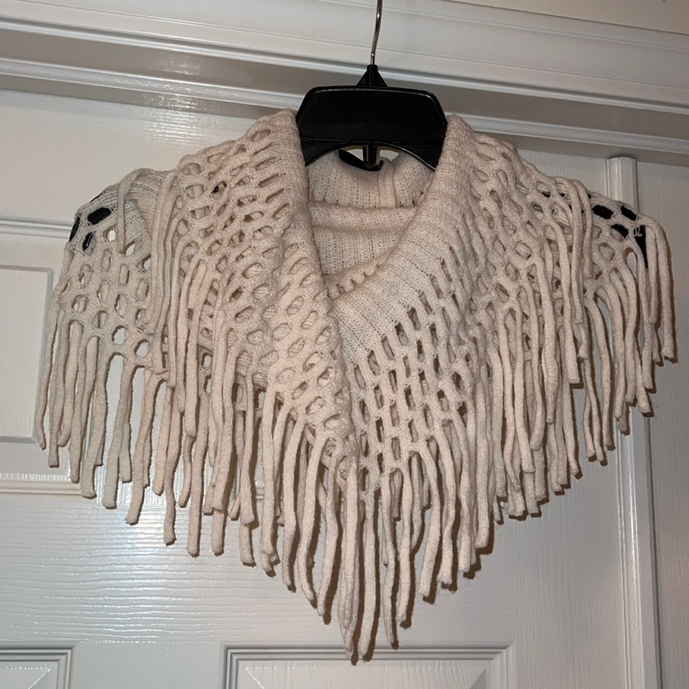 Vonmaur cream/ivory infinity scarf, one size - Picture 1 of 5